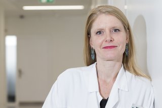 "Cette évolution semble liée à notre mode de vie", affirme la cheffe du Service d’oncologie médicale du CHUV Solange Peters (archives). KEYSTONE/CYRIL ZINGARO